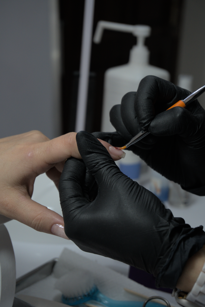 Ricostruzione unghie con nail art a Roma Est
